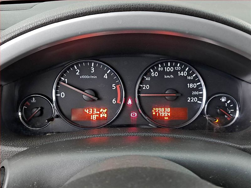 Nissan Pathfinder (2010) 2.5 dCi, 4X4, 7 míst - fotka 11 z 17