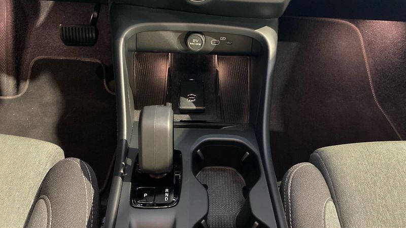 Volvo XC40 CORE, B3 FWD, 120+10 kW / 163+ - fotka 29 z 34
