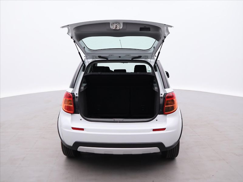 Suzuki SX4 1.6 VVT 88kW 4x4 Klima - fotka 9 z 28