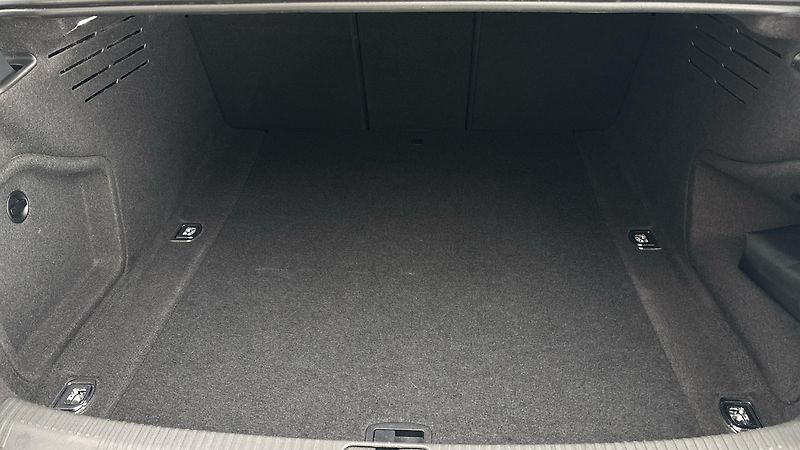 Audi A4 2.0 40TDI S Tronic Quattro - fotka 17 z 29