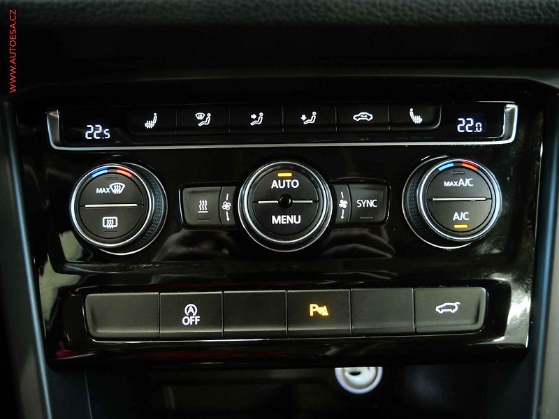 Volkswagen Touran (2022) 2.0TDi, LED, navi, kamera - fotka 20 z 22