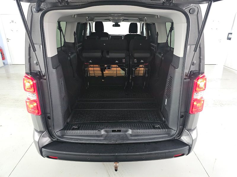 Toyota ProAce City Verso (2024) 2.0D 180k 8AT Shuttle 8S Busin - fotka 31 z 32