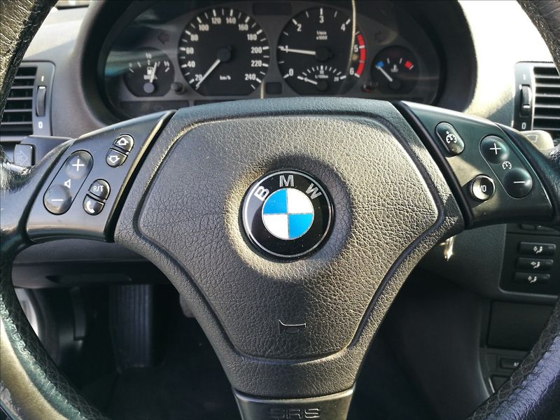 BMW Řada 3 2,0 d 320d - fotka 6 z 19