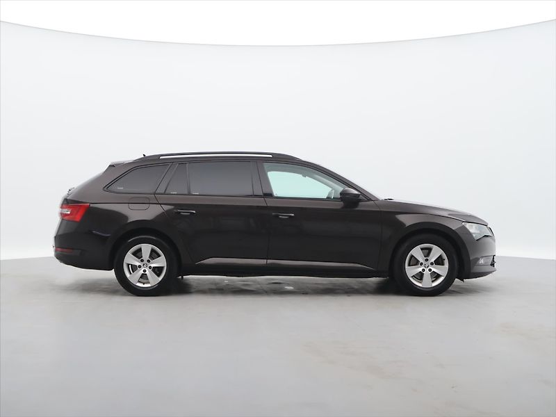 Škoda Superb 1,6 TDI 88kW Aut.klima Tažné - fotka 8 z 19