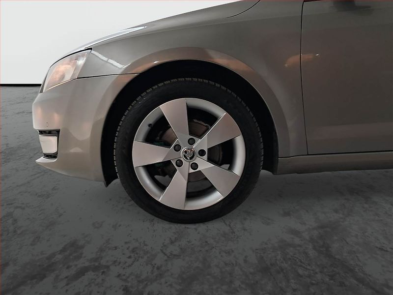 Škoda Octavia (2014) 1.6 TDI, Tempomat - fotka 14 z 19