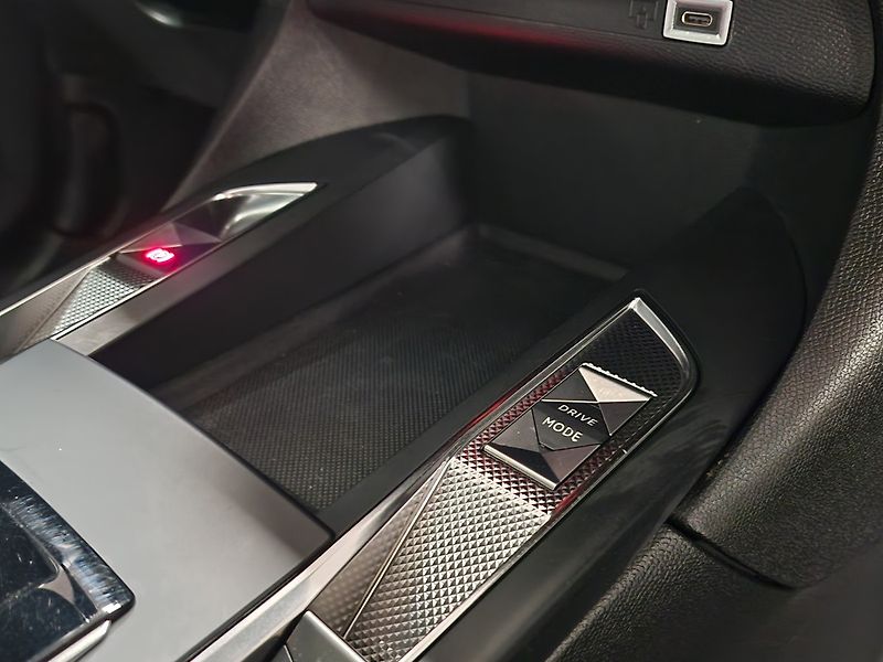DS Automobiles DS3 Crossback (2023) 54 kWh Exclusive | Záruka - fotka 34 z 58