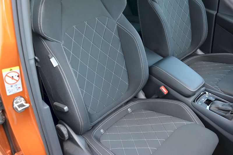 Škoda Karoq (2025) 2.0 TSI 140 KW 4x4 SportLINE D - fotka 18 z 27