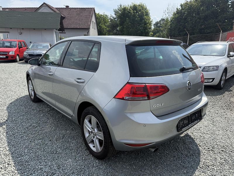 Volkswagen Golf 1.2 TSI COMFORTLINE - fotka 4 z 13
