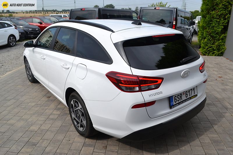 Hyundai i30 WG 1,5I MT SMART FAMILY NAVI - fotka 3 z 45