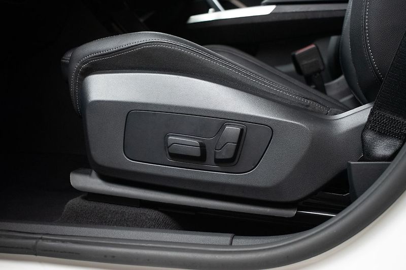 BMW X1 xDrive23d ///M*TAŽNÉ*KESSY* - fotka 18 z 49