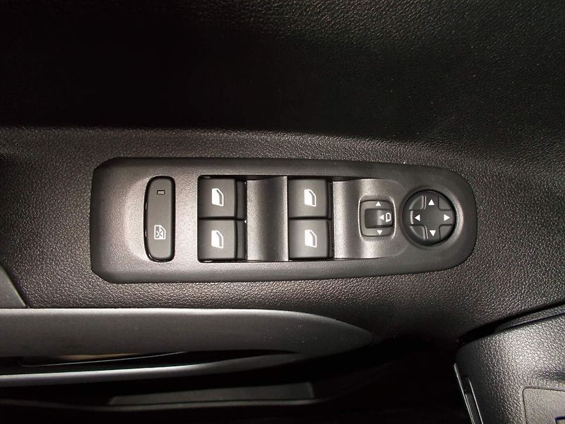 Opel Combo (2026) Elegance Plus L2H1 1.5 CDTI (9 - fotka 26 z 35