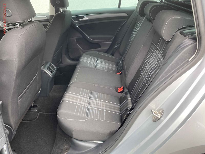 Volkswagen Golf (2015) 1.6 TDi, Lounge, DSG, +kola - fotka 10 z 18