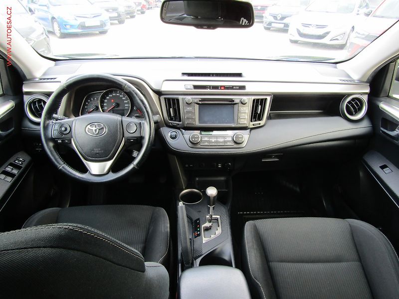 Toyota RAV4 (2014) 2.2D 4x4, ČR, servis.kniha - fotka 8 z 17