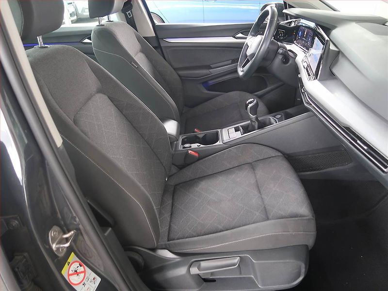 Volkswagen Golf (2023) Life 1.5 TSI, ČR,1.maj - fotka 9 z 18