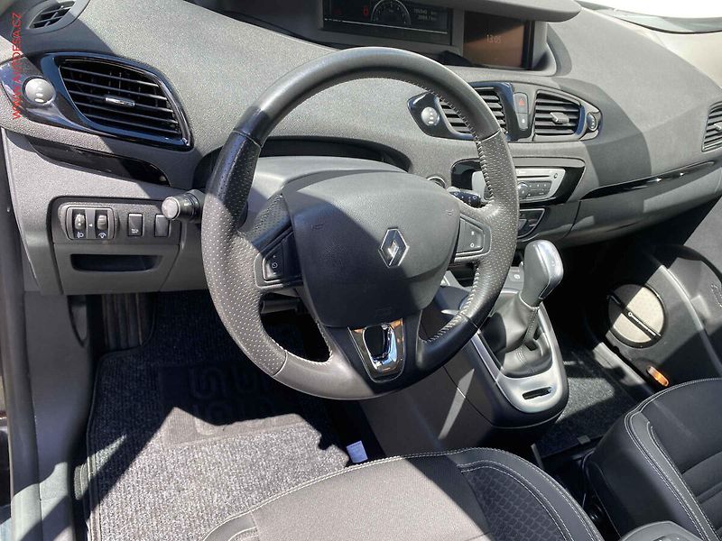 Renault Scénic (2016) 1.5dCi, BOSE, AT, kamera - fotka 12 z 17