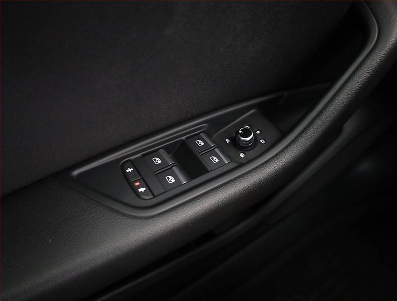 Audi A4 (2018) 2.0 TDI, 4X4, Automat - fotka 17 z 19