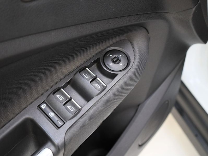 Ford Grand C-MAX (2018) 1.maj.ČR,92kW, tažné, záruka, - fotka 18 z 19