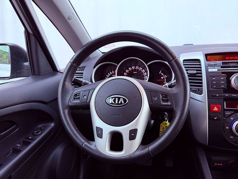 Kia Venga 1.6 Aut. Spirit, 1.Maj, Servis - fotka 16 z 24