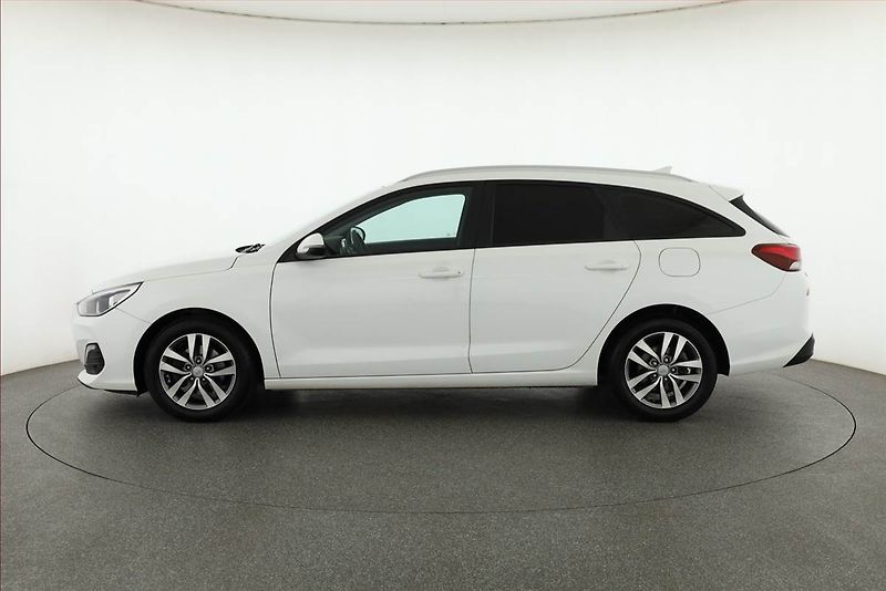 Hyundai i30 (2019) Trikolor 1.0 T-GDI, ČR,1.maj - fotka 3 z 17