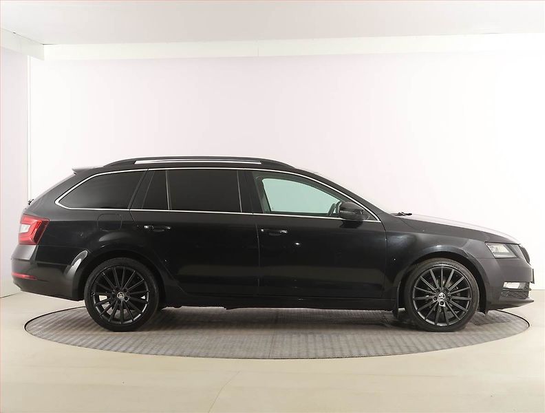 Škoda Octavia (2017) Style Plus 1.6 TDI, Tempomat - fotka 6 z 23