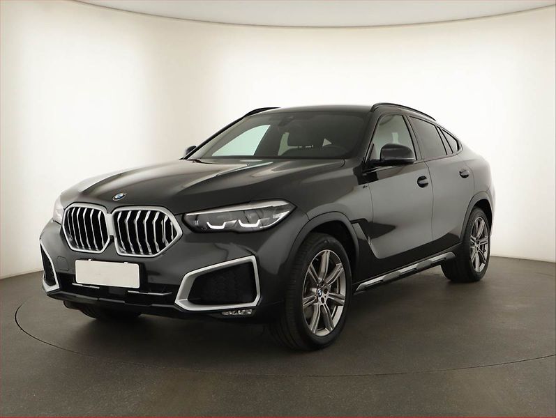 BMW X6 (2021) xDrive30d, ACC, Výhřev, Kamera - fotka 2 z 31