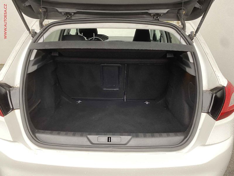 Peugeot 308 (2018) 1.2 PT, Allure, navi - fotka 7 z 16