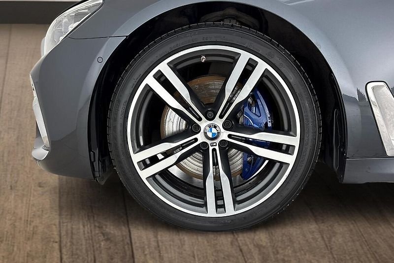 BMW Řada 7 750d xDrive - fotka 28 z 29