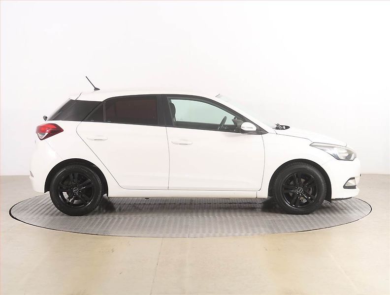 Hyundai i20 (2016) 1.2, Serv.kniha - fotka 6 z 17