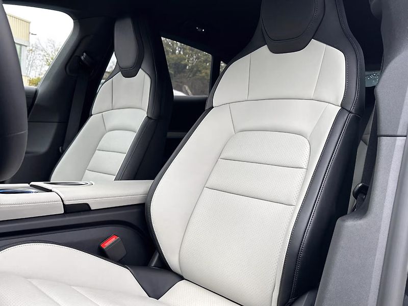 Porsche Taycan Sport Turismo HuD Chrono Inno - fotka 9 z 16