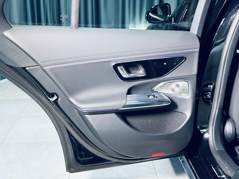 Mercedes-Benz Třídy E (2024) AMG*4M*AIR*ZÁR*NEZ.TOP*NAT.NAP - fotka 33 z 43