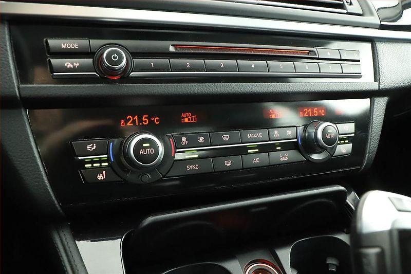 BMW Řada 5 (2015) 520d xDrive, 4X4, Automat - fotka 24 z 34