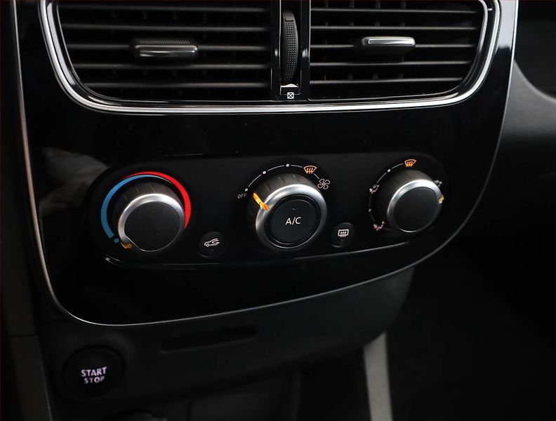 Renault Clio (2017) 1.2 16V, Tempomat - fotka 11 z 16