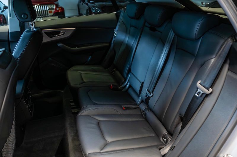 Audi Q8 55 TFSI e 250 kW, QUATTRO, DPH - fotka 31 z 38