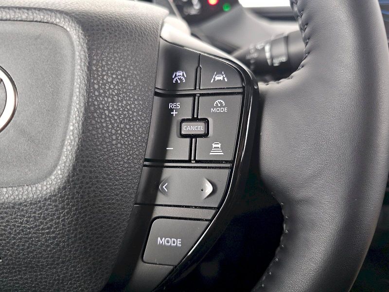 Toyota Prius (2025) 2.0L PHEV 223k Prestige Skyvie - fotka 9 z 33