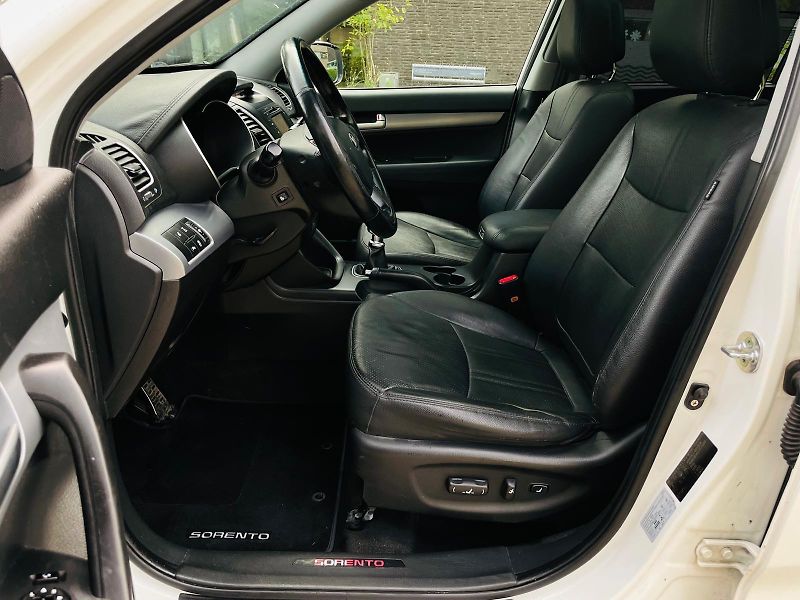 Kia Sorento 2.2D 4x4 MANUÁL KAMERA TAŽNÉ - fotka 30 z 48