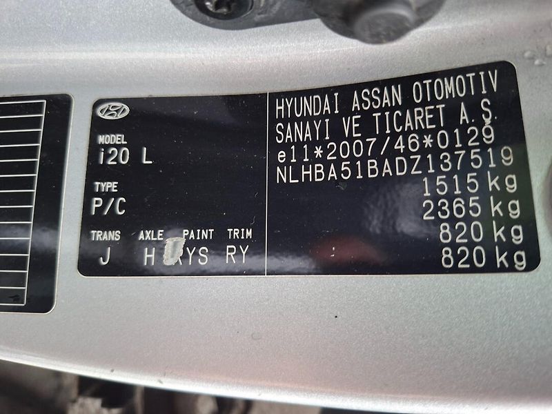 Hyundai i20 (2012) 1.2i 63kW -KLIMATIZACE-S.KNIHA - fotka 21 z 29
