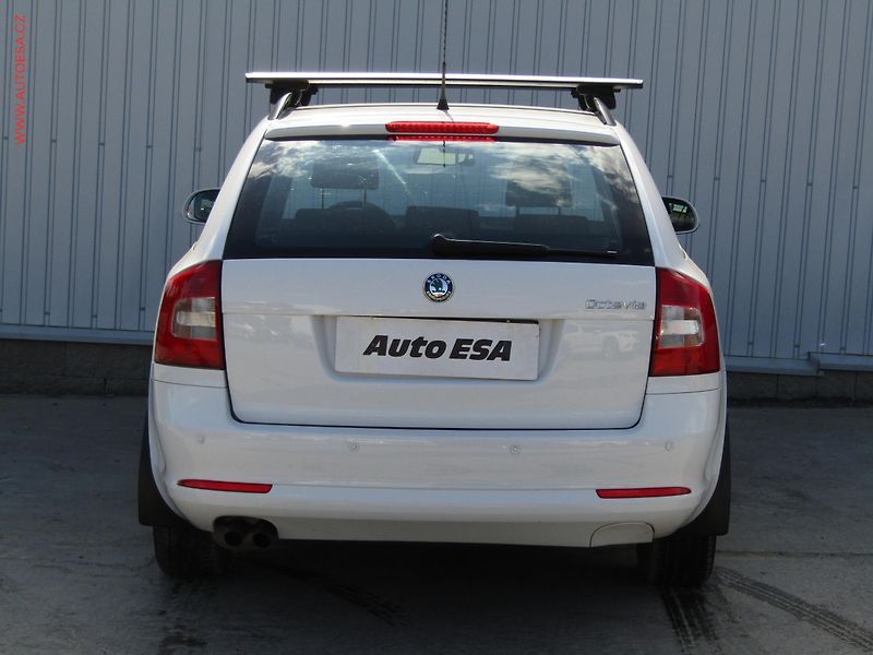 Škoda Octavia (2010) 2.0TDi, ČR, Ambiente - fotka 5 z 16