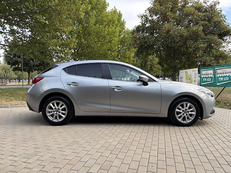 Mazda 3 2.0 Center-Line - fotka 14 z 36