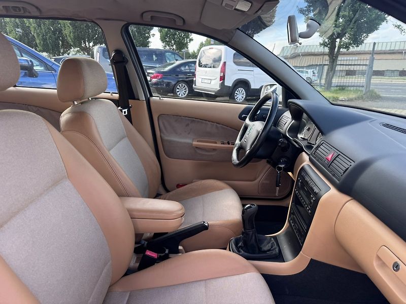 Škoda Octavia (2004) 1,9 TDI 81 KW ELEGANCE TAŽNÉ - fotka 32 z 42
