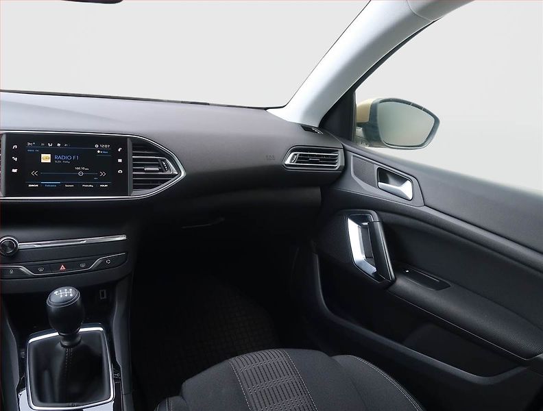 Peugeot 308 (2018) 1.2 PureTech, Serv.kniha - fotka 8 z 14