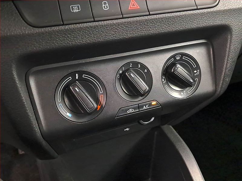 Škoda Fabia (2021) Ambition 1.0 TSI, ČR,1.maj - fotka 13 z 17