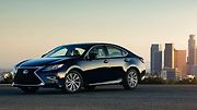 Lexus ES.