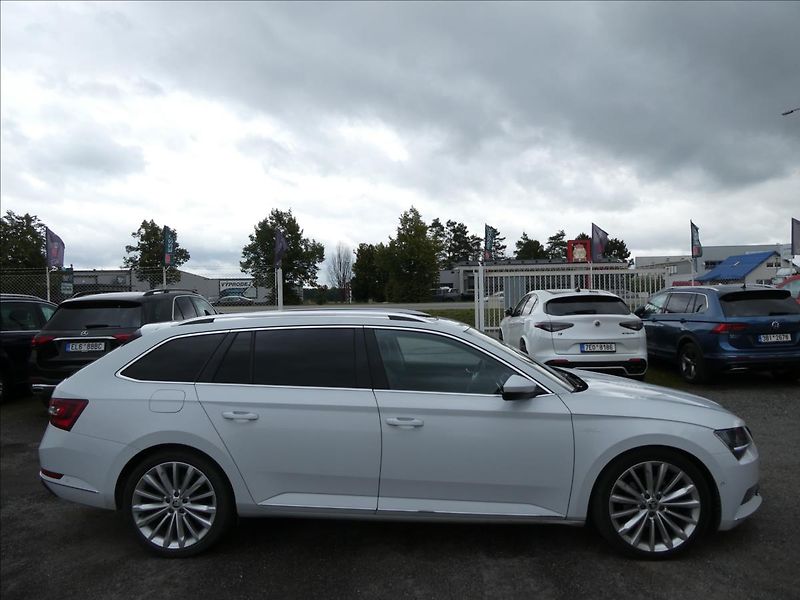 Škoda Superb 2,0 TDI 140kW 4x4 DSG Laurin&K - fotka 12 z 56