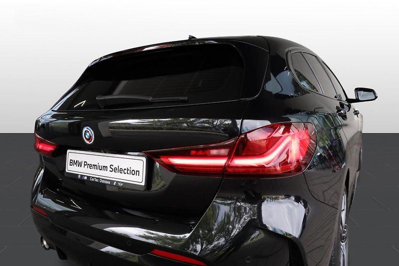 BMW Řada 1 118i - fotka 16 z 21