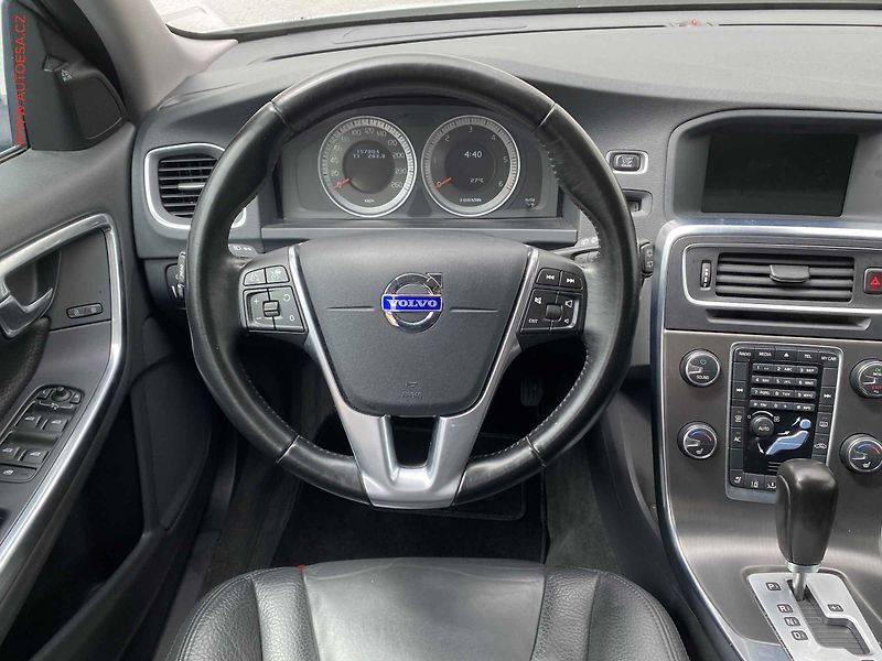 Volvo V60 (2011) 2.4 D5 4x4, AT, xenon, kůže - fotka 11 z 17