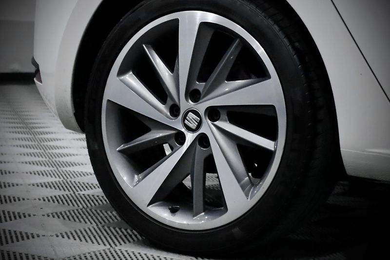 Seat Leon  1.4 TSI 92 kW FR - fotka 8 z 35