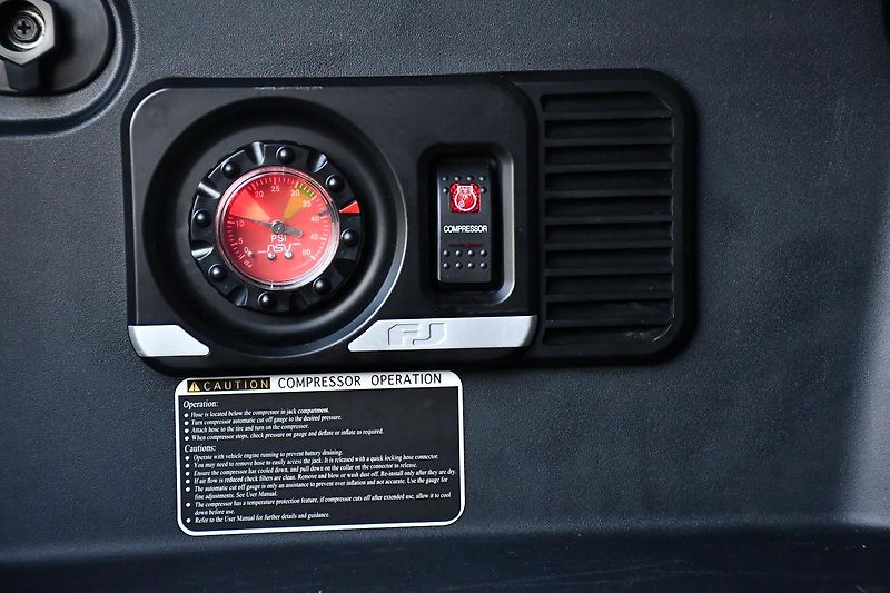 Toyota FJ Cruiser 4,0 VVT-i V6 AWD AT - fotka 45 z 50