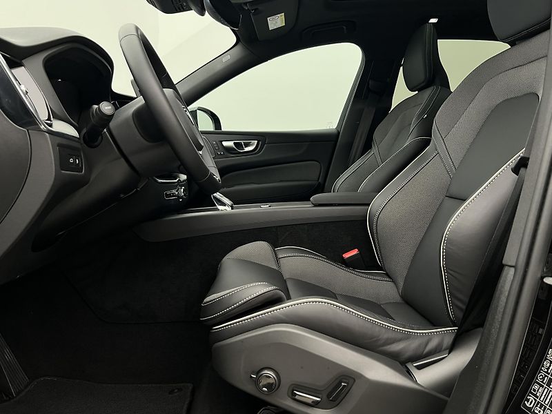 Volvo XC60 T6 AWD BLACK EDITION RESKIN - fotka 3 z 50