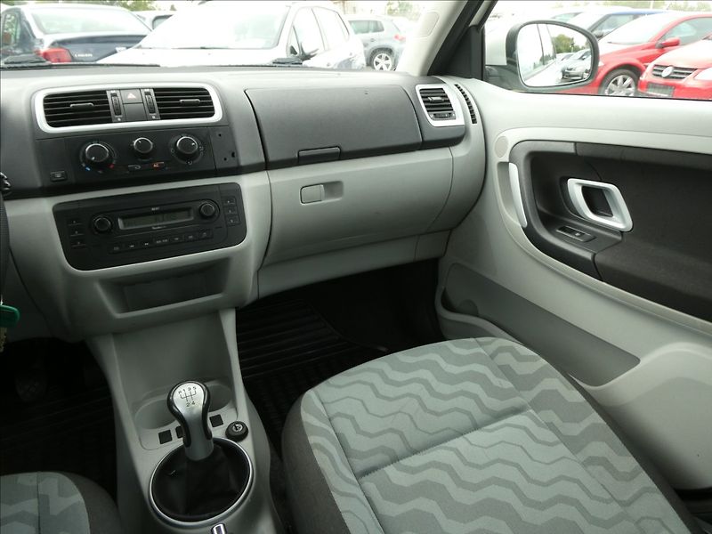 Škoda Fabia 1,2 HTP 51kW Ambiente,DPH,klim - fotka 26 z 51