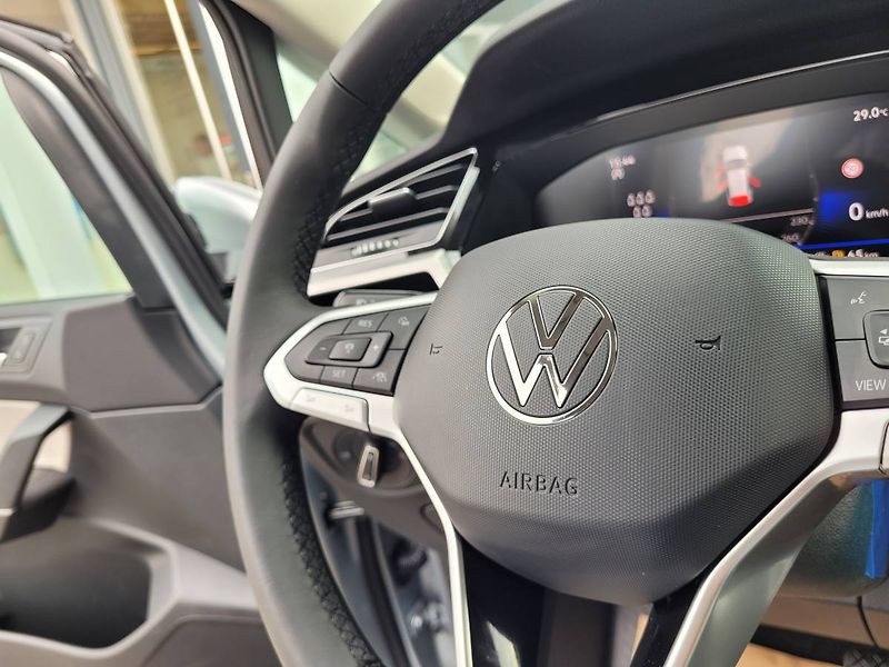Volkswagen Touran 1.5 TSI DSG R-Line 7míst TAŽNÉ - fotka 18 z 50